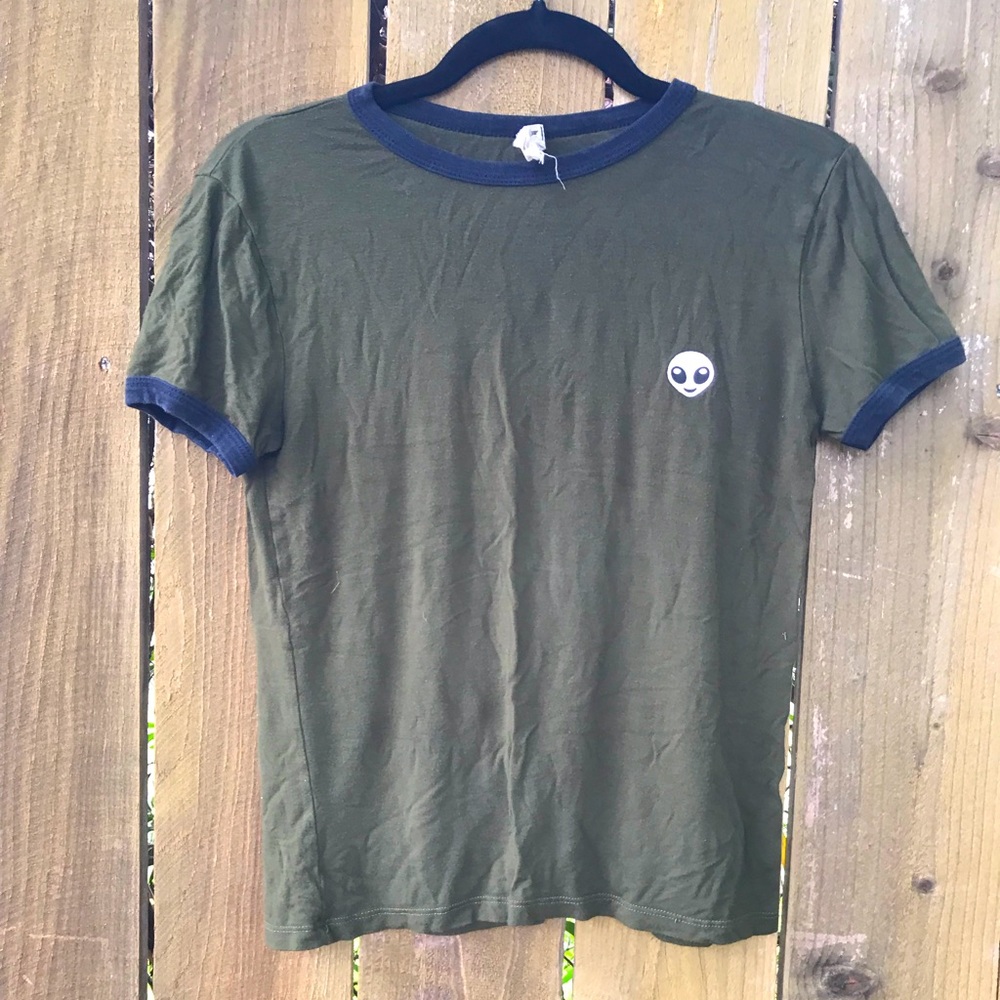 Women’s XS Alien t-shirt